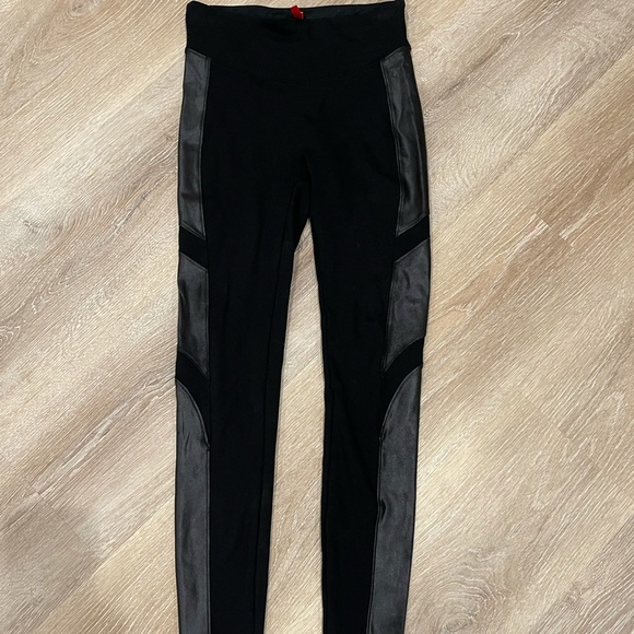 SPANX Faux Leather Moto Shaping Leggings Size Small LIKE NEW - Picture 2 of 6